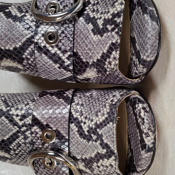 Michael Kors Gray & Cream Leather Reptile Block Heel Mules with Peep Toe Size 6 - Picture 7 of 14